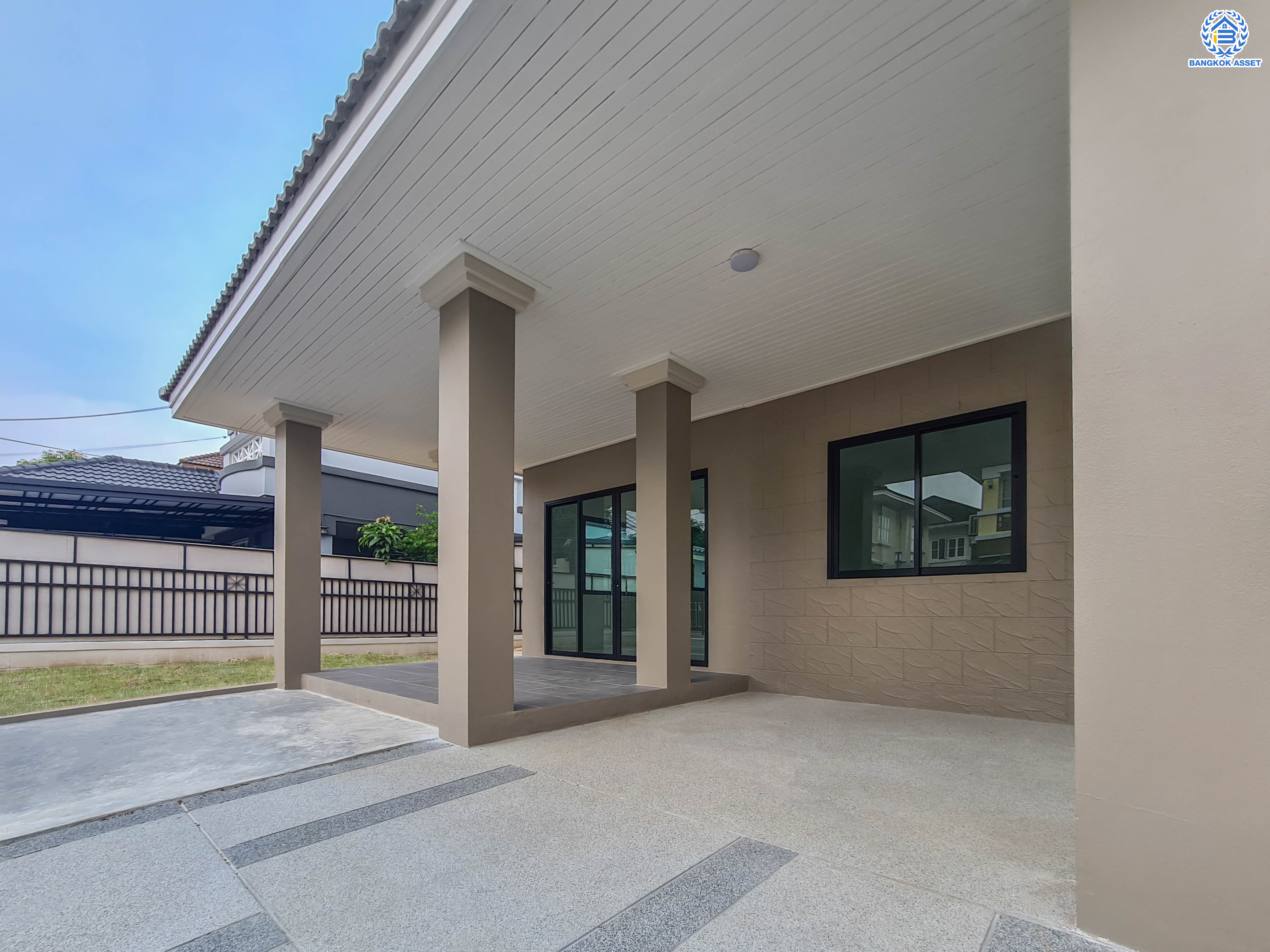 บ้านมือสองตกแต่งใหม่ แบรนด์ LH โครงการ ชัยพฤกษ์ บางบัวทอง หลังใหญ่ เนื้อที่ 55.2 ตร.ว. ฟังก์ชัน 3 ห้องนอน 3 ห้องน้ำ 1 ห้องอเนกประสงค์ พร้อม Facilities ครบครัน บนทำเลเดินทางสะดวก ติดถนนบางกรวย-ไทรน้อย ใกล้เซ็นทรัลเวสต์เกต และรถไฟฟ้าสายสีม่วง "สถานีบางพลู"